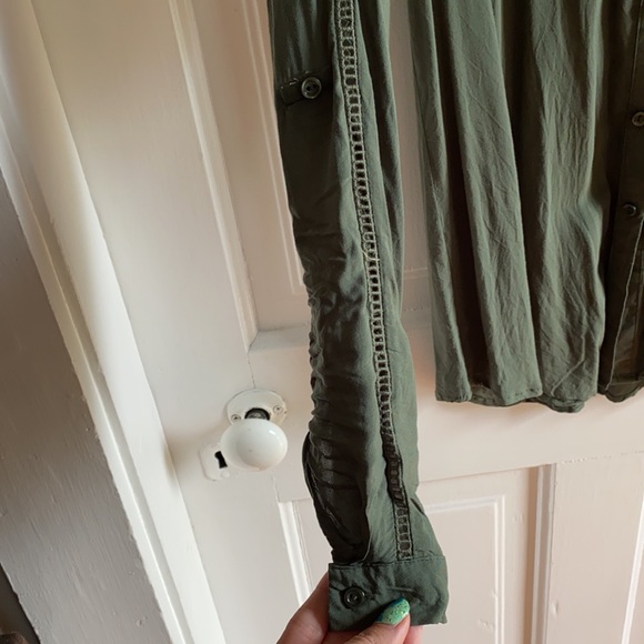 Signature Studio Button Up with Sleeve Detail - Picture 2 of 8